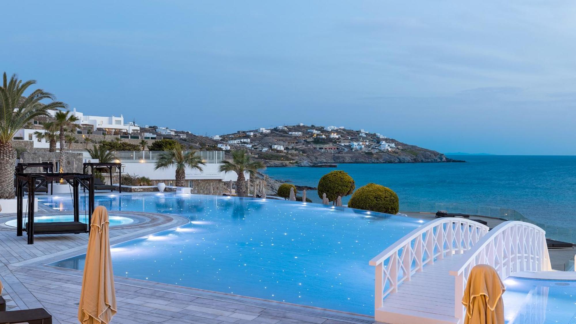 Agios Ioannis Diakoftis Saint John Hotel Villas & Spa מראה חיצוני תמונה Infinity pool at a resort in Mykonos, Greece
