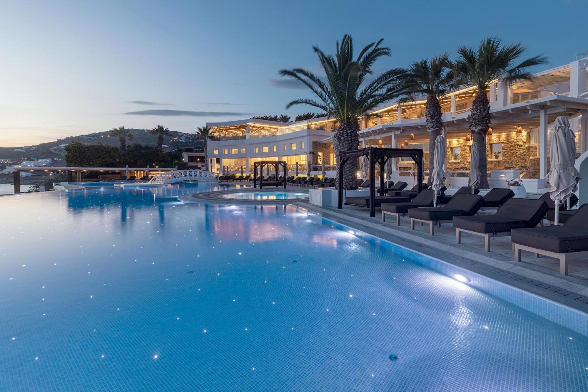 Agios Ioannis Diakoftis Saint John Hotel Villas & Spa מראה חיצוני תמונה The resort at night