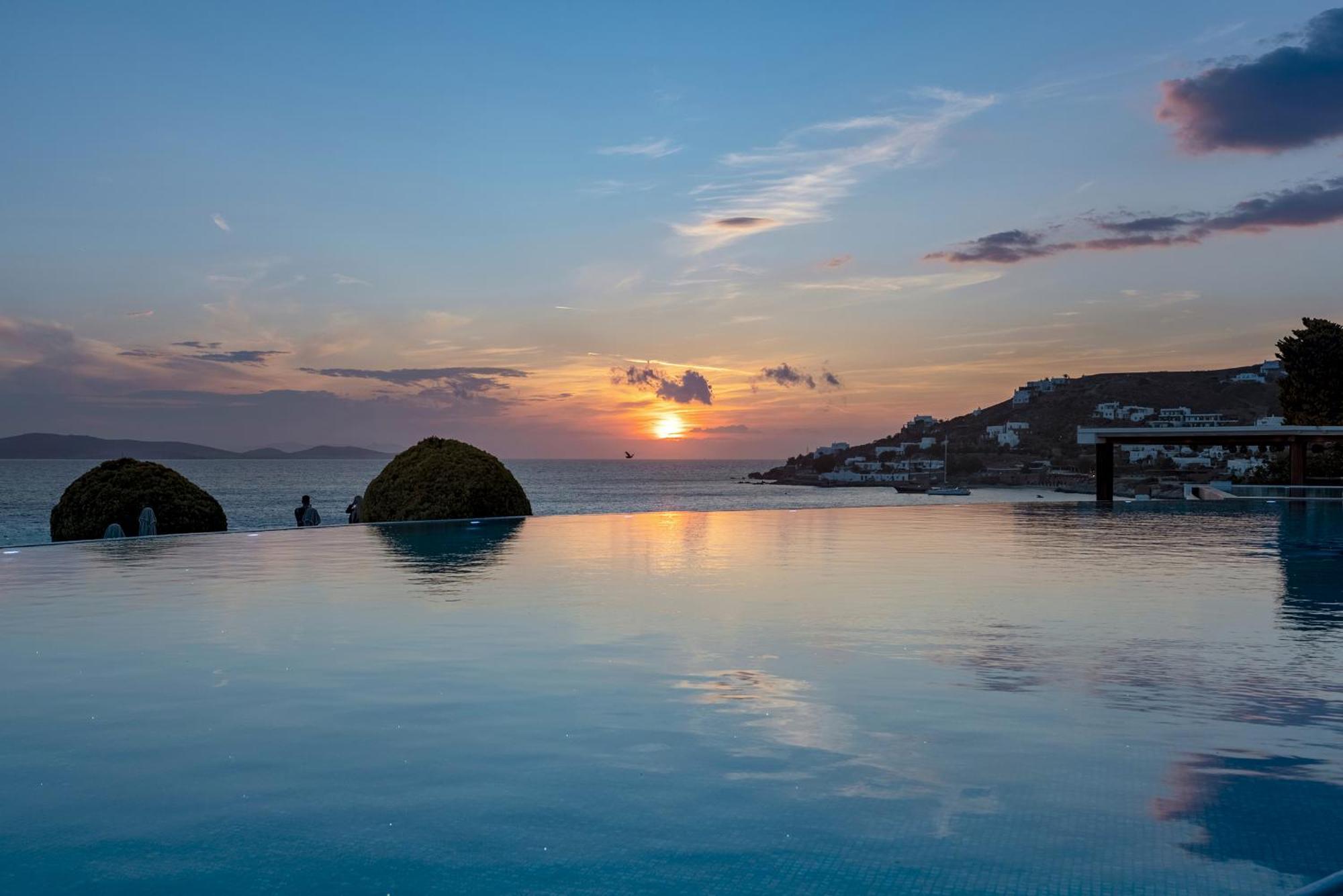 Agios Ioannis Diakoftis Saint John Hotel Villas & Spa מראה חיצוני תמונה Sunset at the pool
