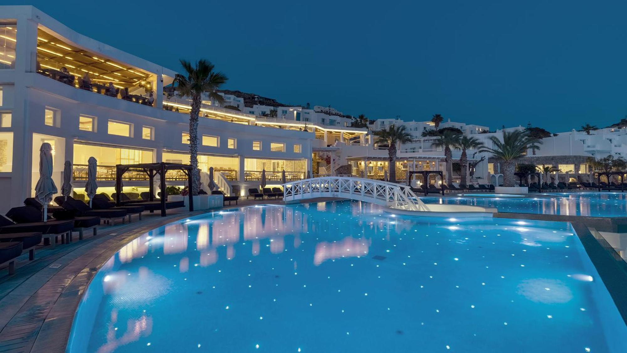 Agios Ioannis Diakoftis Saint John Hotel Villas & Spa מראה חיצוני תמונה The resort at night