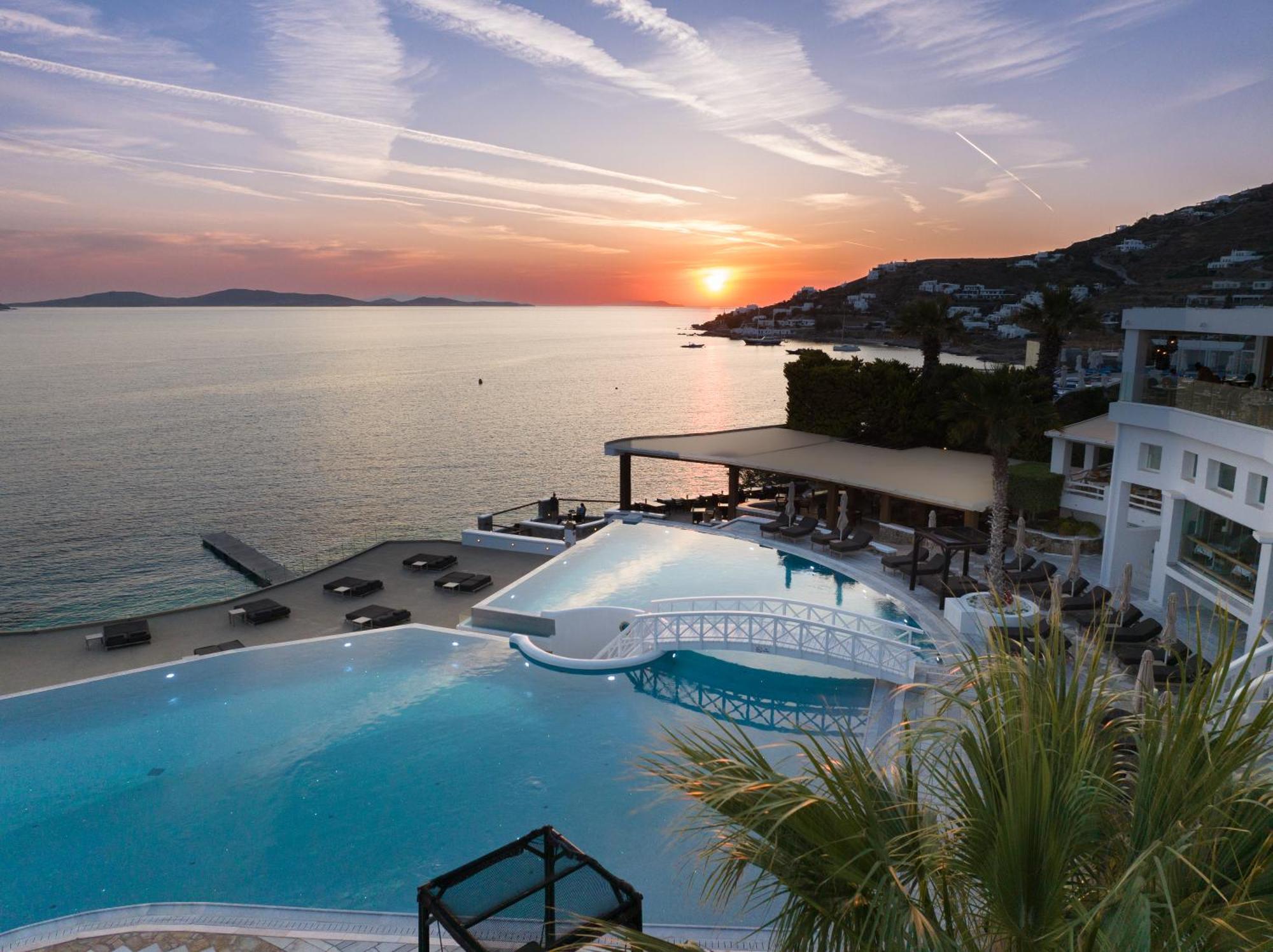 Agios Ioannis Diakoftis Saint John Hotel Villas & Spa מראה חיצוני תמונה Sunset at the Mykonos Grand Resort